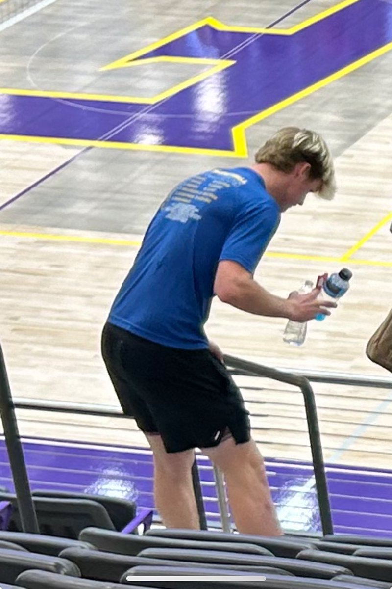 stonehouse55's tweet photo. @SvaleRaiderBSB @FootballSvale @HLeonard27 @RaiderBuilt Same dude picking up trash in the student section - while no one else was watching. Leaving it better than he found it. https://t.co/3S4yLpdXuJ