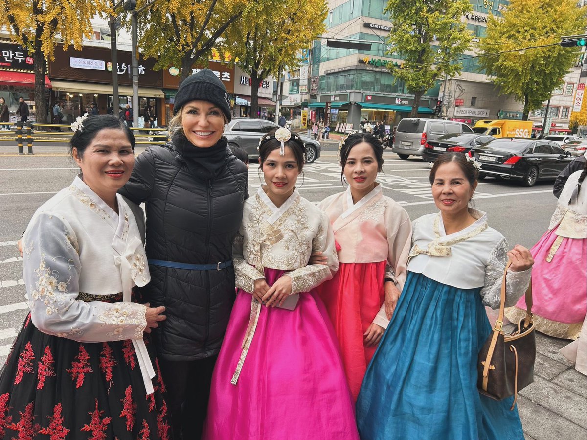 ActorNewman's tweet photo. Hello from Seoul Korea https://t.co/1Kvi0nKIcx