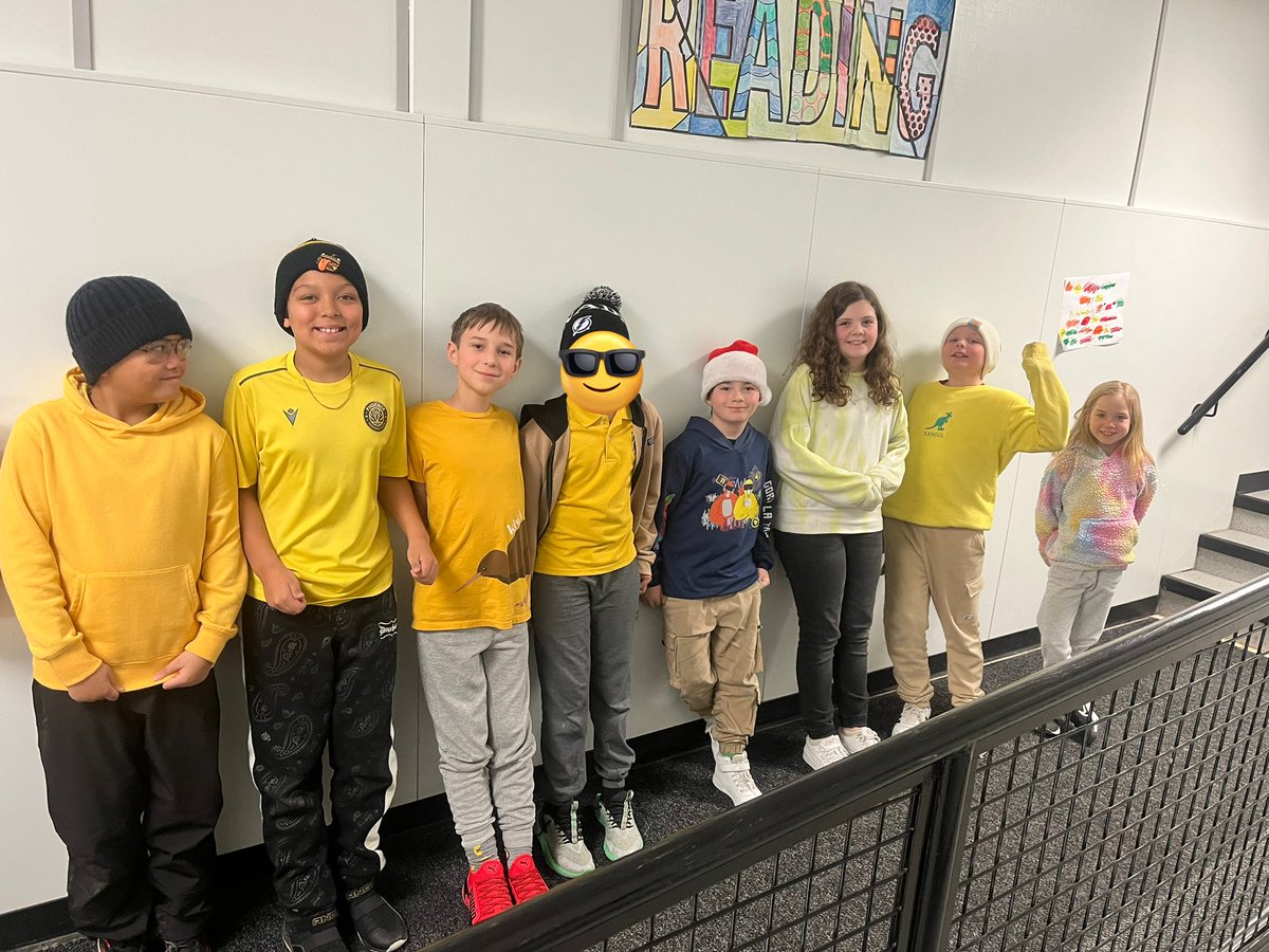 Colours for unity this week to recognize anti-bullying awareness week! <a href="/MillsHaven/">Haven Mills</a> <a href="/eips/">Elk Island Public Schools</a>