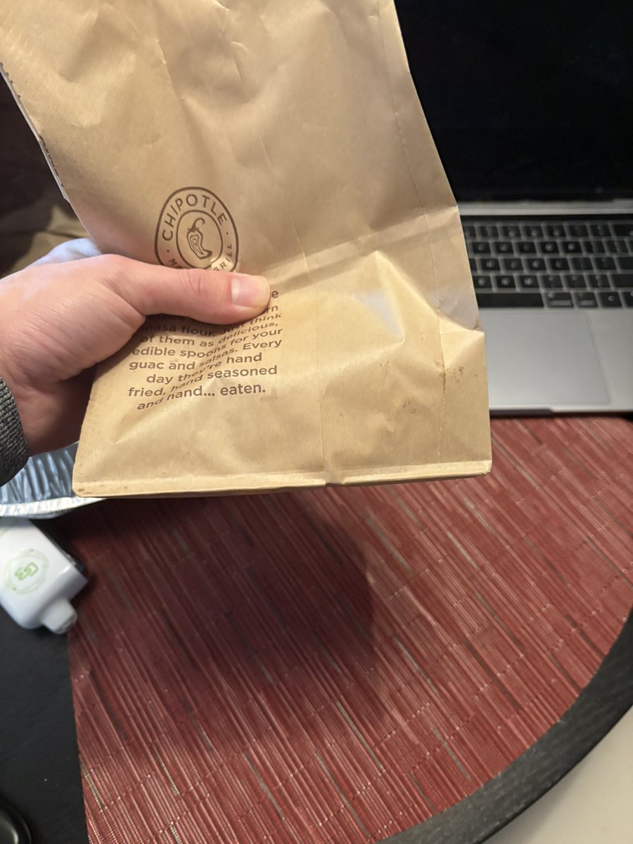 bboyyangsta's tweet photo. bro @ChipotleTweets what is this.. theres no way this is the correct portion #chipotle https://t.co/lOxnQG53rB