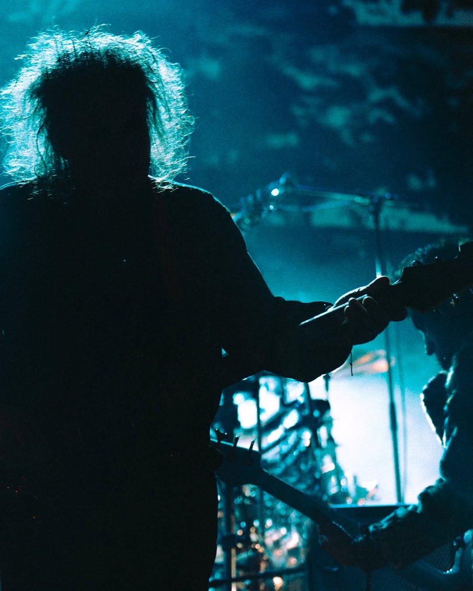 YiyaLostWorld's tweet image. By Tom Pallant #TheCure