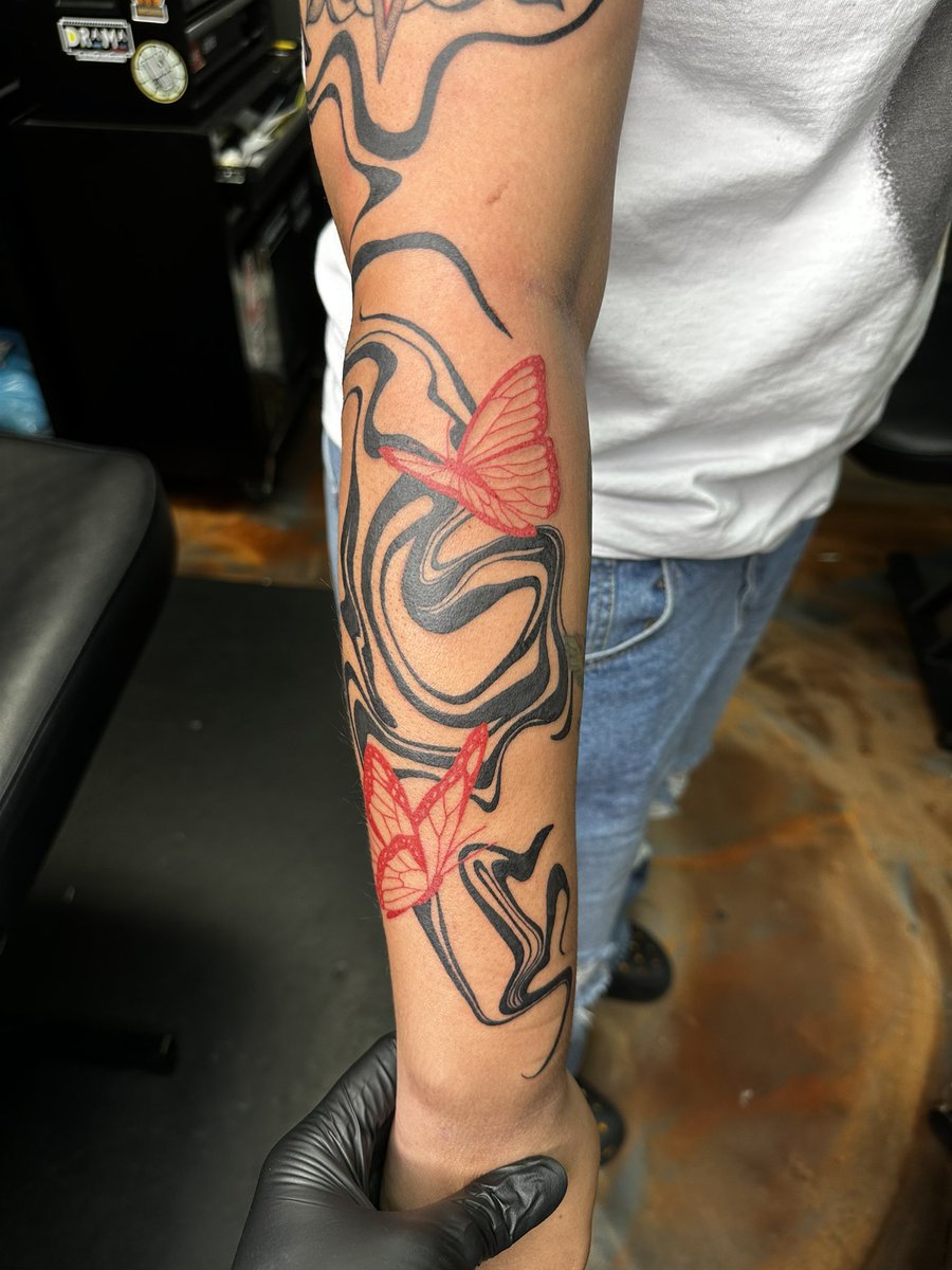 I really like doing these liquified tattoos ☺️