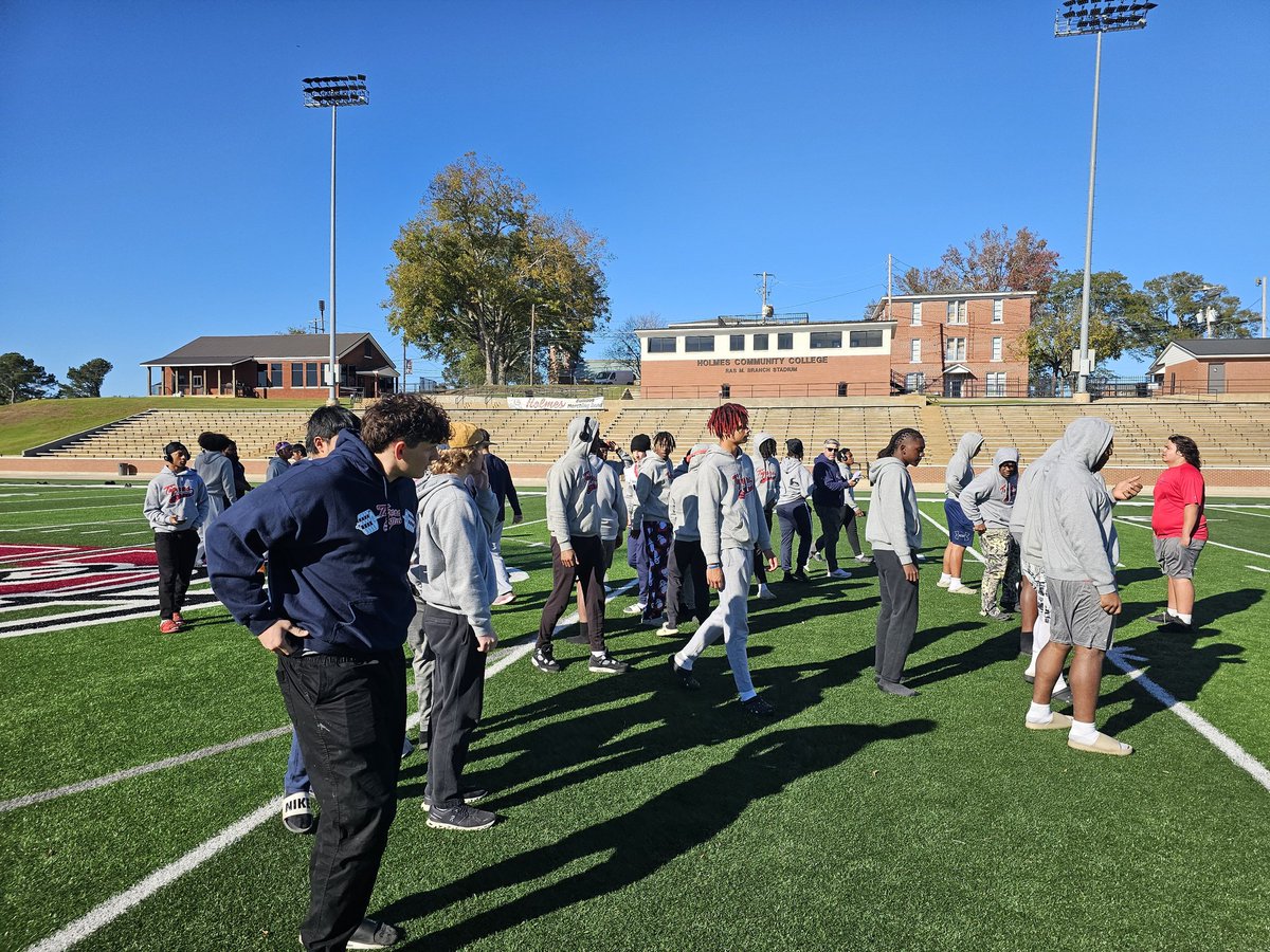 SouthPanolaFB's tweet photo. Thanks to @HolmesccFB for letting us stop and get a little walk through in and eat today! We appreciate it!

Next stop... Vicksburg!📍

#SPTigers #USP #TigerPride #12LOADING https://t.co/qzQWWdp8N3