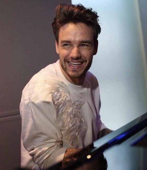 ssssss_m27's tweet photo. Entiendo lo fuerte y triste que es ver las imagenes de Liam Payne en ese estado! 

Pero es bueno que se visibilice la incompetencia del hotel al tratarlo de esa forma. 
Deben pagar! Ya todos sabemos que aquí nada fue accidental! 
#LiamPayne #JusticeForLiam https://t.co/ovUYasJKBx