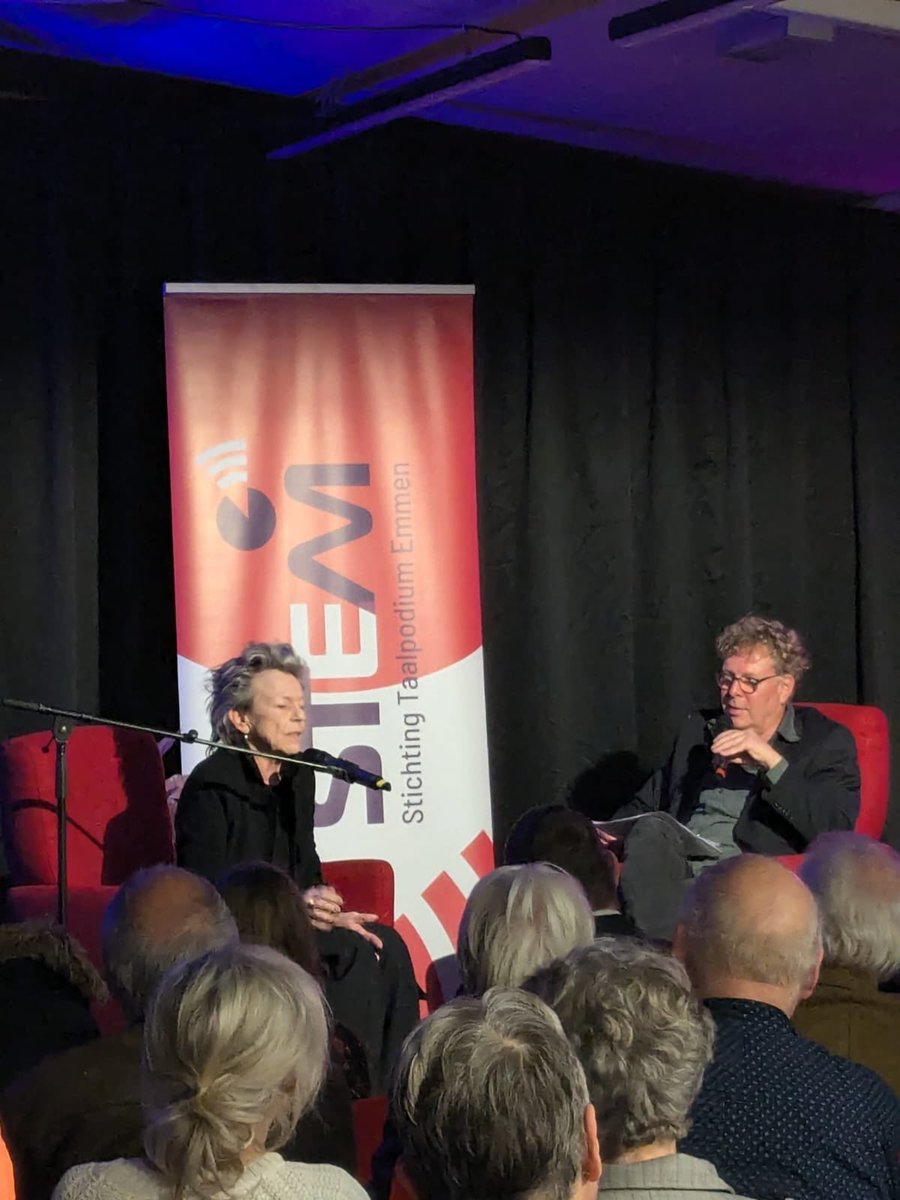 Prachtige Taaltheaternacht bij ⁦<a href="/FacetEmmen/">Facet</a>⁩ : veel goede schrijvers , mooie voordrachten en interviews. Groot compliment aan de organisatie ⁦<a href="/MarchienB/">Marchien Brons</a>⁩