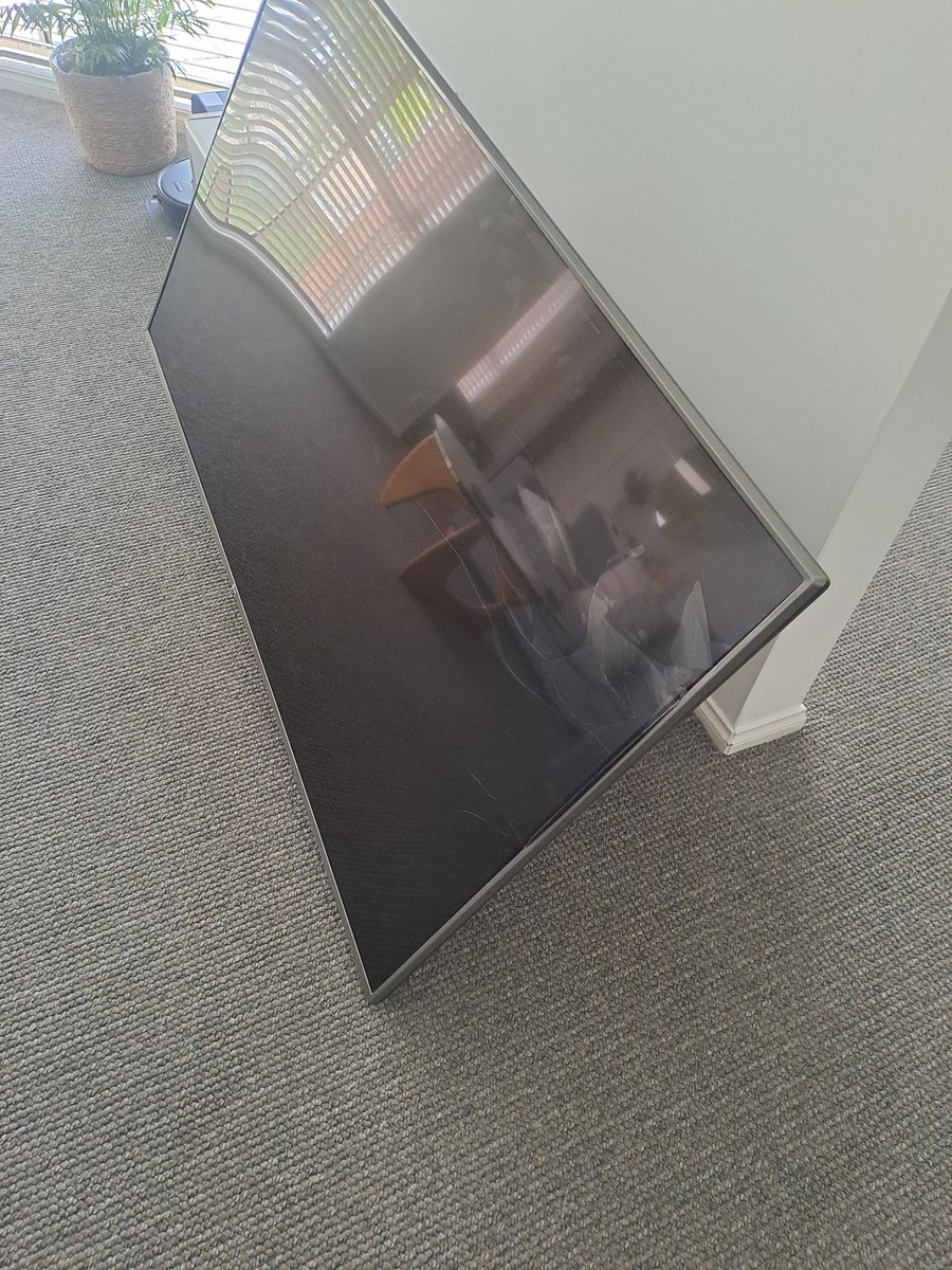 zeroanarchy01's tweet photo. @LG_Australia when your expensive 65 inch TV is held up by a stand that is poorly manufactured with 4 tiny screws and  2 of them break. This TV fell over with no notice. Life is Not Good today! https://t.co/6jgW5EKcaL