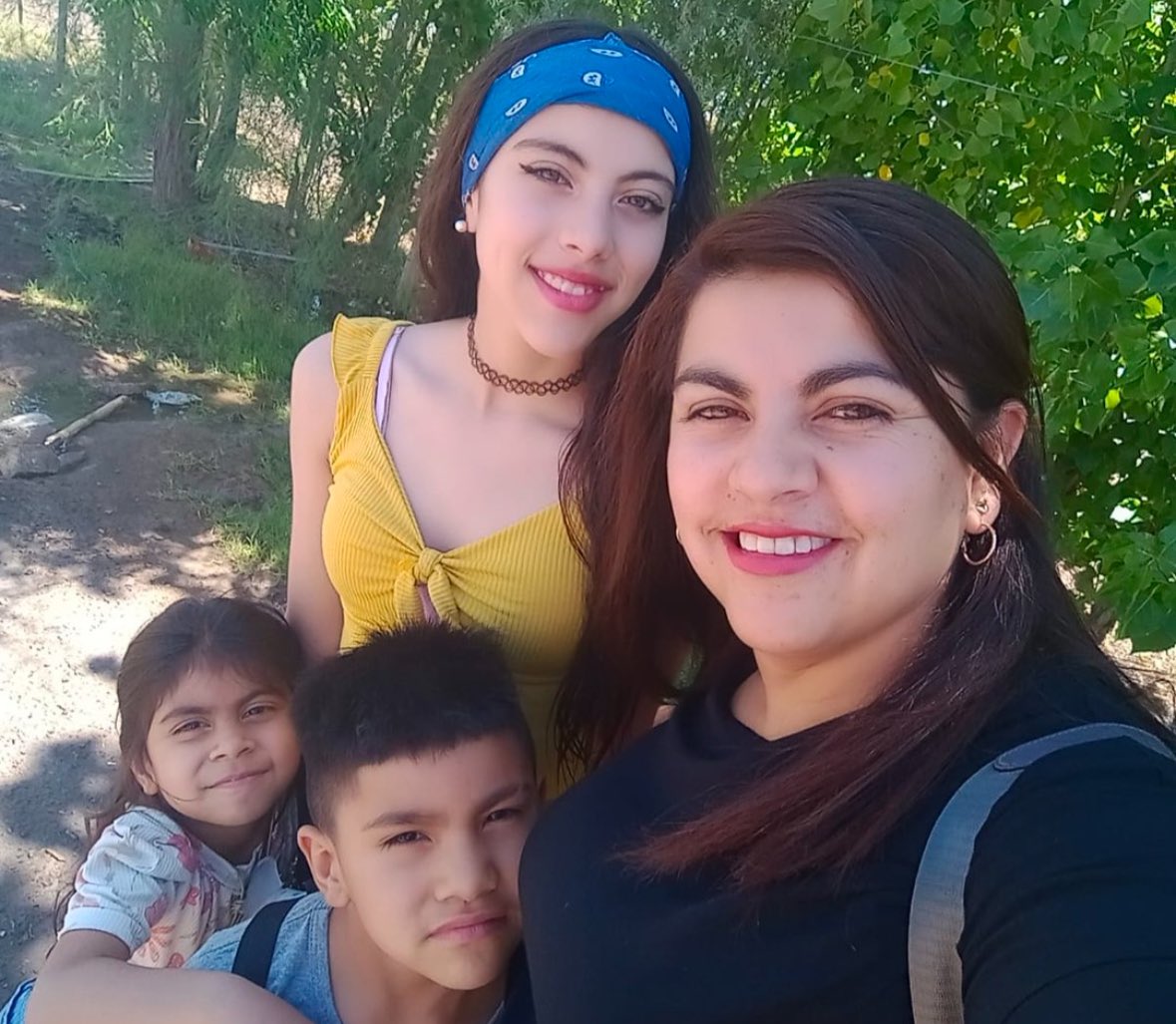 Sin golpe bajo: Esta chica se llama Maria Alejandra y tiene que encarar una operación y no esta llegando con la guita.

Si somos mil que ponen 2 lucas llega. 

Alias: CELULA.ANTENA.LISBOA

Gracias