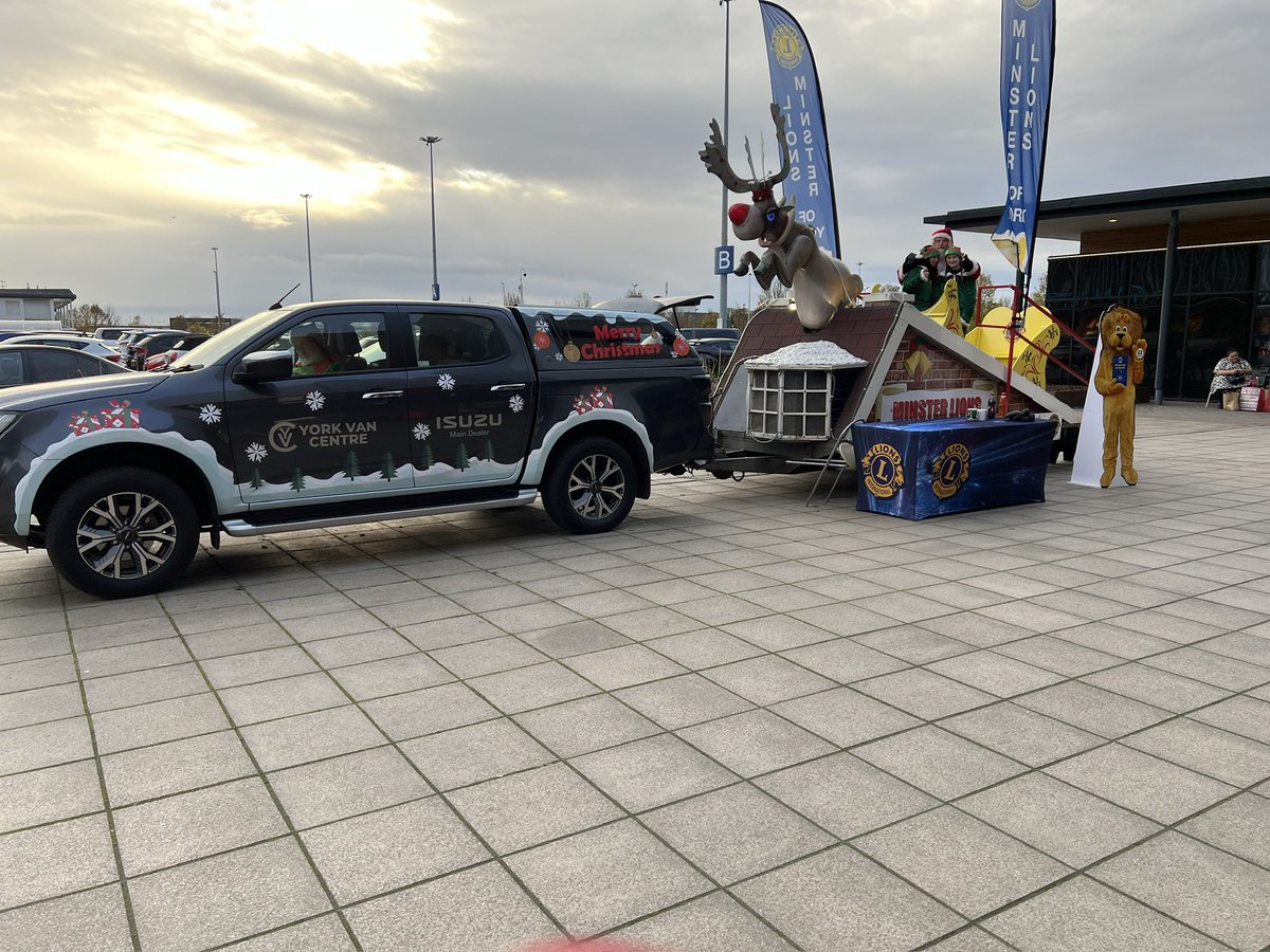 minsterlions's tweet photo. It’s that time of year again. 
We will be at Vanguard Shopping Centre on Saturday and Sunday. Come along and hello to Santa and his Elves. #yorkVanCenter https://t.co/wz4BoE3azu