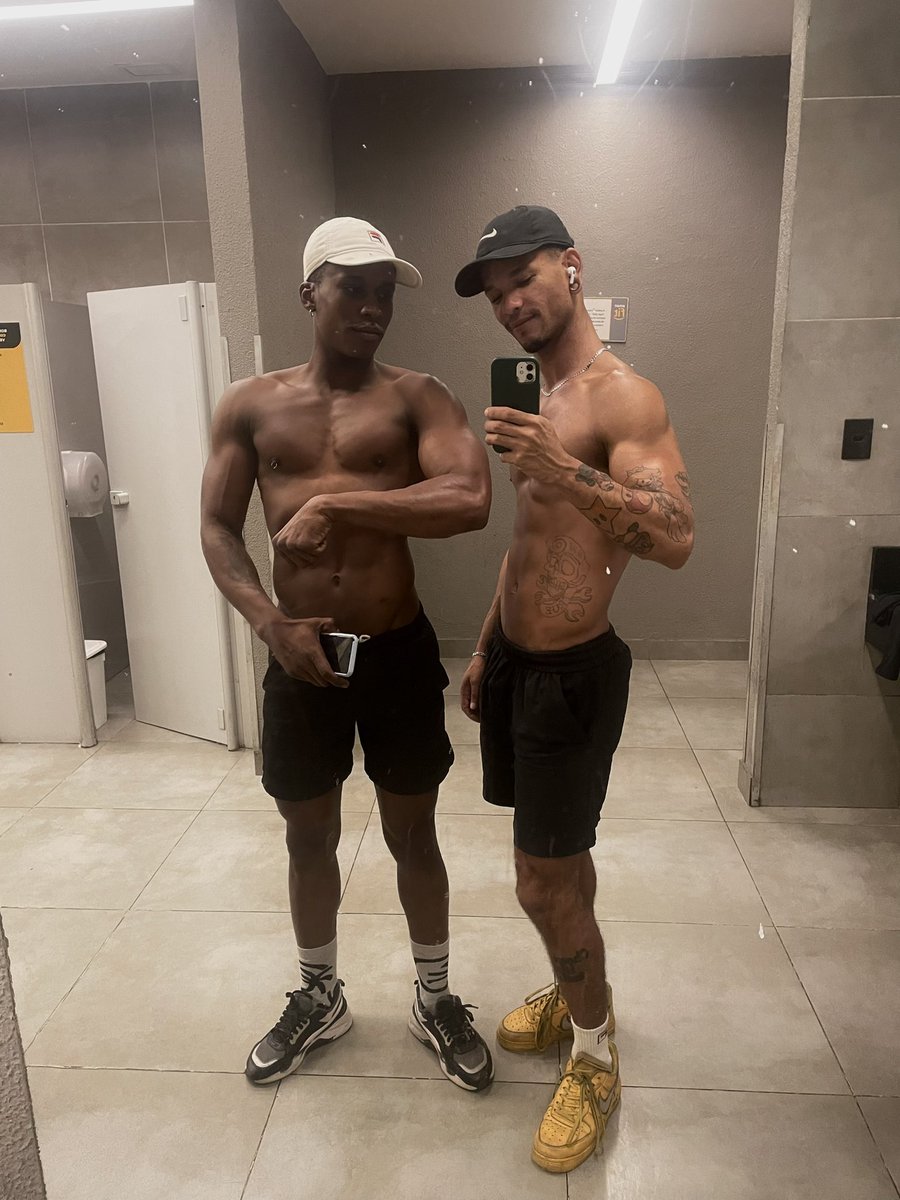 bemlesgou's tweet photo. Ela tá no Rio com ela 🫶🏽 https://t.co/Bk1SOMzk6H