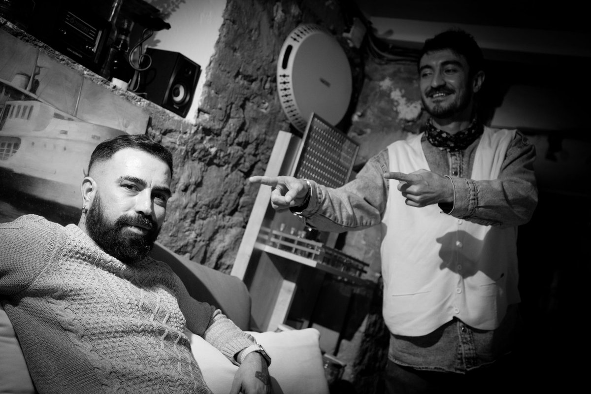 Pazar günü saat 19' da size diyeceklerimiz var. Kule Dibi'nde Sanat ve Edebiyat ' ın konuğu <a href="/rardicx/">Rıdvan Ardıç</a> ile steplere adım attık, o "ben calutum" dedi. İlginç bir söyleşi için misafirliğe bekleriz. Şimdiden iyi seyirler🤗