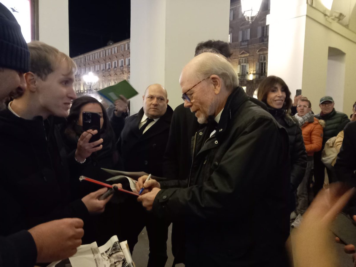 florabarral's tweet photo. Reportage fotografico di @GabriellaAguzzi dal @torinofilmfest : #SharonStone, #MatthewBroderick e @RealRonHoward https://t.co/XxHAcy9sgX