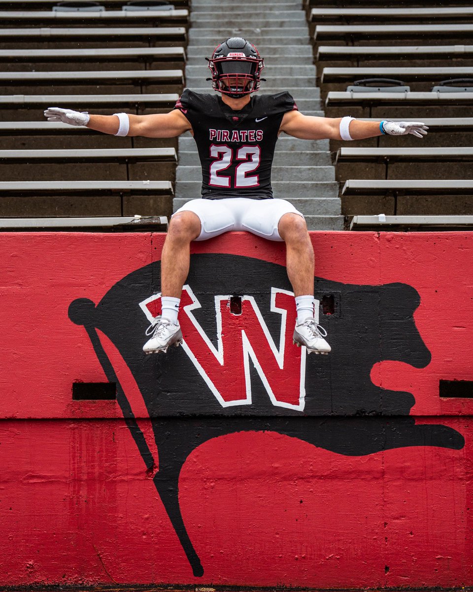 WhitworthFB's tweet photo. Rolling into playoffs with out ⚫️⚫️⚪️ threads🧵 https://t.co/Sa5FDA8obn