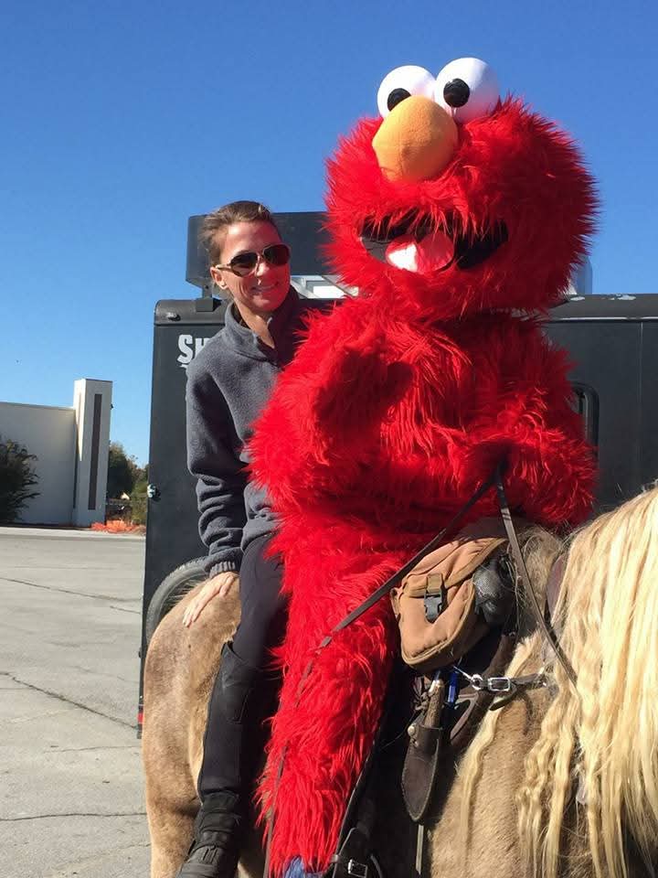 I don't know if anyone can recognize me because of my red hair, but it's ME and RANGER 🤣🤣🤣 THIS IS WHEN I DID AN EVENT FOR 5000 + KIDS. FUN DAY ❤️❤️❤️