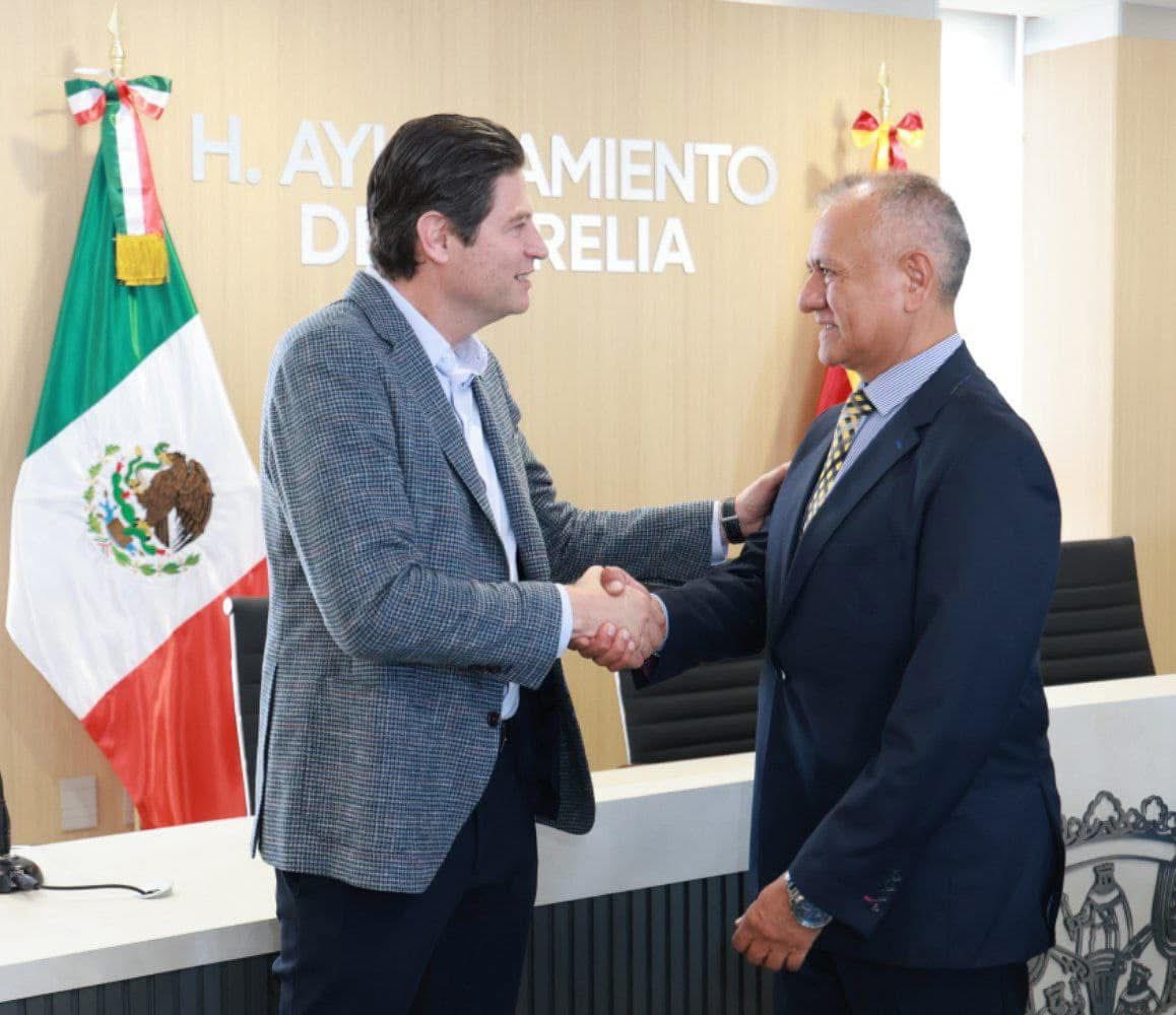 ¡El Consejo del IMPLAN nombra nuevo Director General!

Rubén Flores Muñoz rindió protesta y tomará cargo a partir del próximo 1 de diciembre, de esta manera la administración de <a href="/AlfonsoMtz_Mx/">Alfonso Martínez</a> sigue fortaleciendo áreas y puestos clave. 

#MoreliaBrillaMás✨