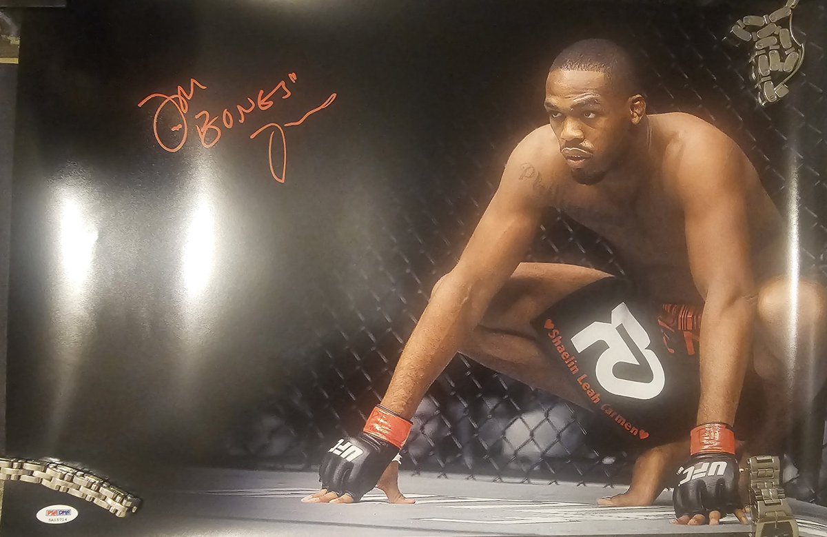 JSOPOCI's tweet image. I've had this forever as you can tell by @JonnyBones trunks...the red paint pen auto looks incredible...gotta frame the 🐐 and get him up on the wall asap! @combatcollector