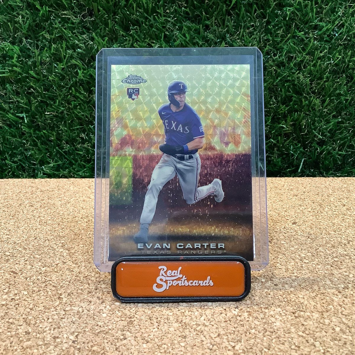 RealBreaksLive's tweet image. GOLD STORM SUPERFRACTOR ⛈️⛈️⛈️

Evan Carter 1/1 Rookie Superfractor out of new release 2024 @Topps Gilded Collection! 🔥

@fanatics #Topps #Fanatics #ToppsBaseball #ToppsGilded #2024ToppsGilded #2024Gilded #EvanCarter #TexasRangers #MyToppsHit