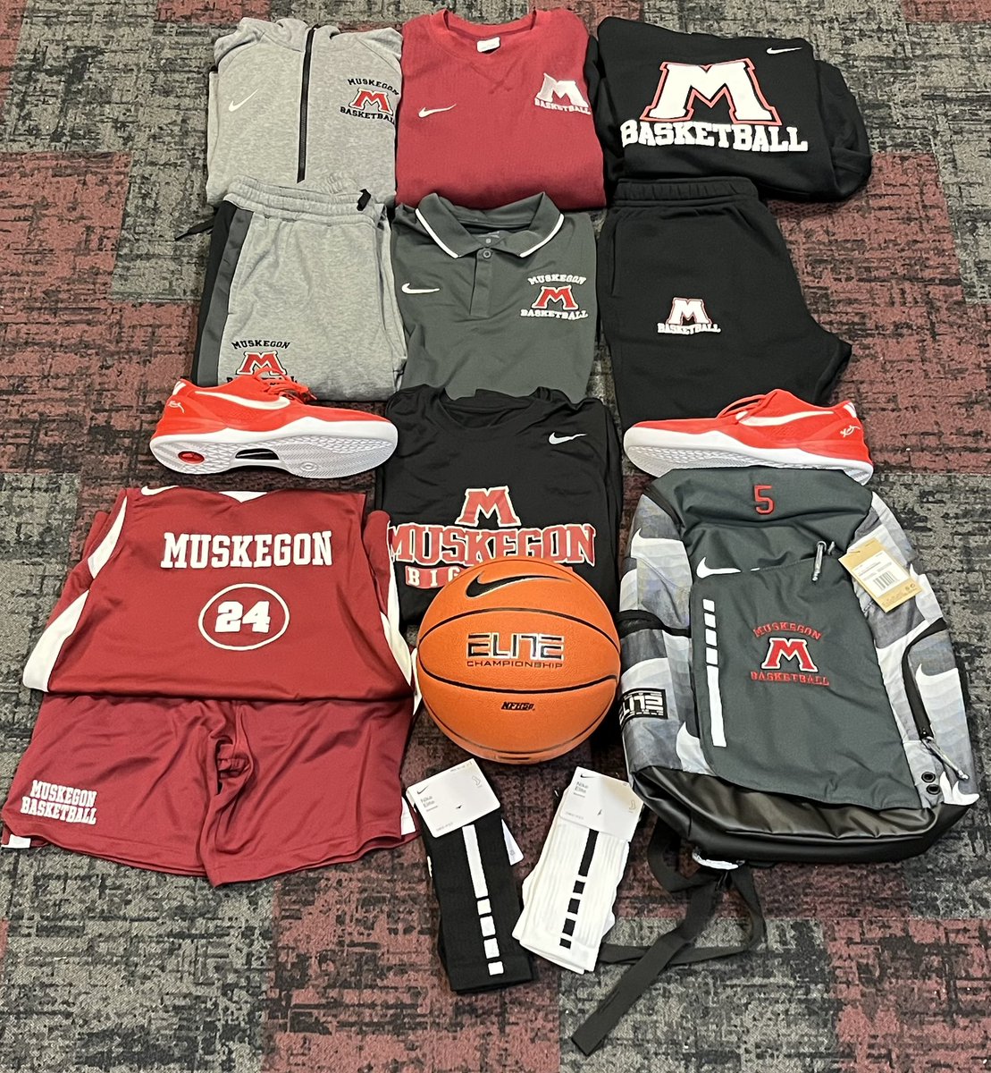 Christmas come early for the Big Reds! Huge thank you to <a href="/TDNike/">Tony Dorado</a> and <a href="/ChelseaHop1/">Chelsea Hopkins</a> for showing us love as always. Always proud to be a member of the #NikeFamily.