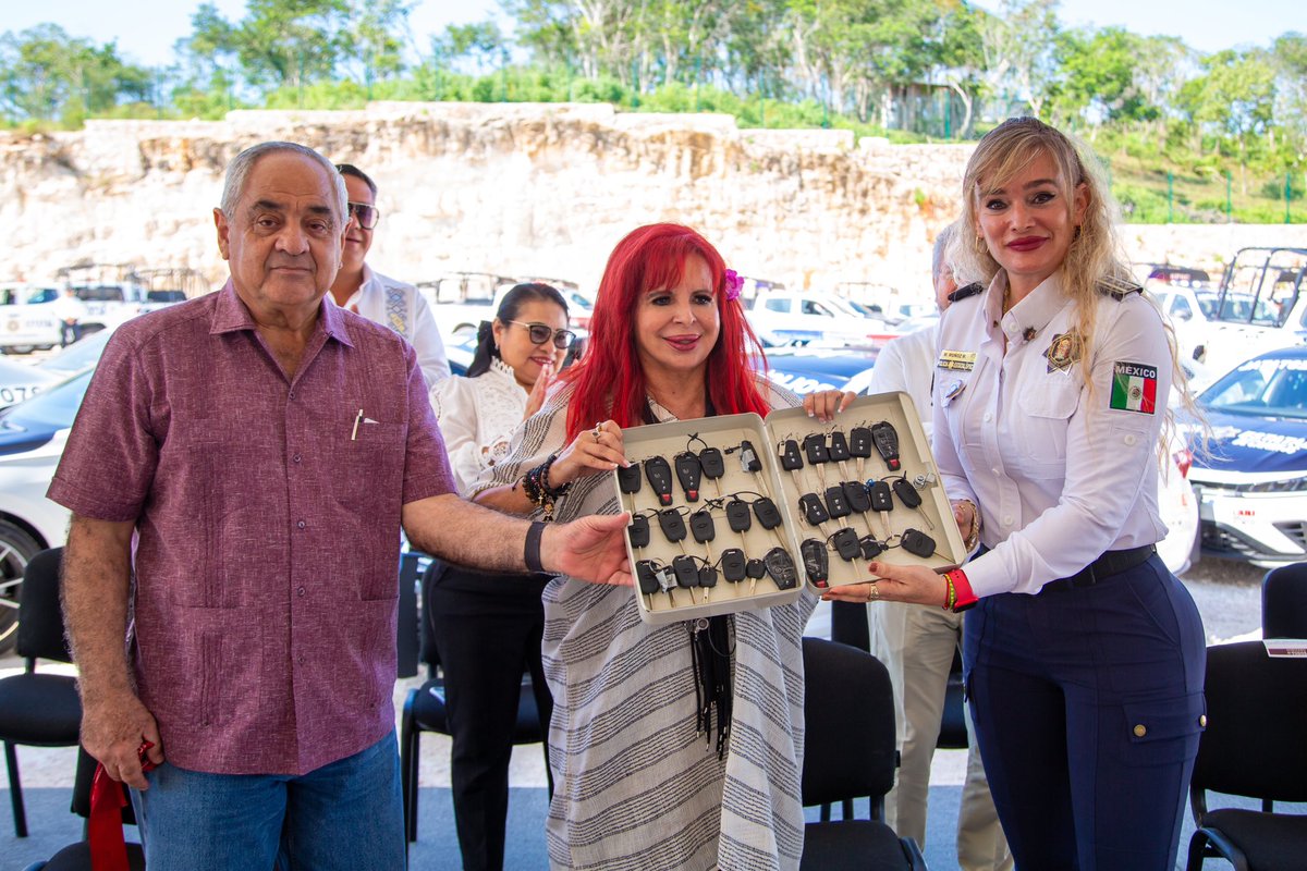 LaydaSansores's tweet photo. Más de 73.2 mdp para fortalecer la seguridad pública en el estado:

Inauguramos el 1er corralón de la @SPSCCAMPECHE21 llamado Balam, en la localidad de San Antonio Ebulá, municipio de #Campeche, con  una inversión de más de 15.6 mdp. 

También, junto a la secretaria @MarcelaMunozAO, dimos el banderazo de salida a 59 unidades policiales para optimizar la presencia en las calles y la respuesta en situaciones de emergencia, con un recurso de más de 57.5 mdp.

No vamos a escatimar esfuerzos para que la entidad continúe entre las más seguras de México.