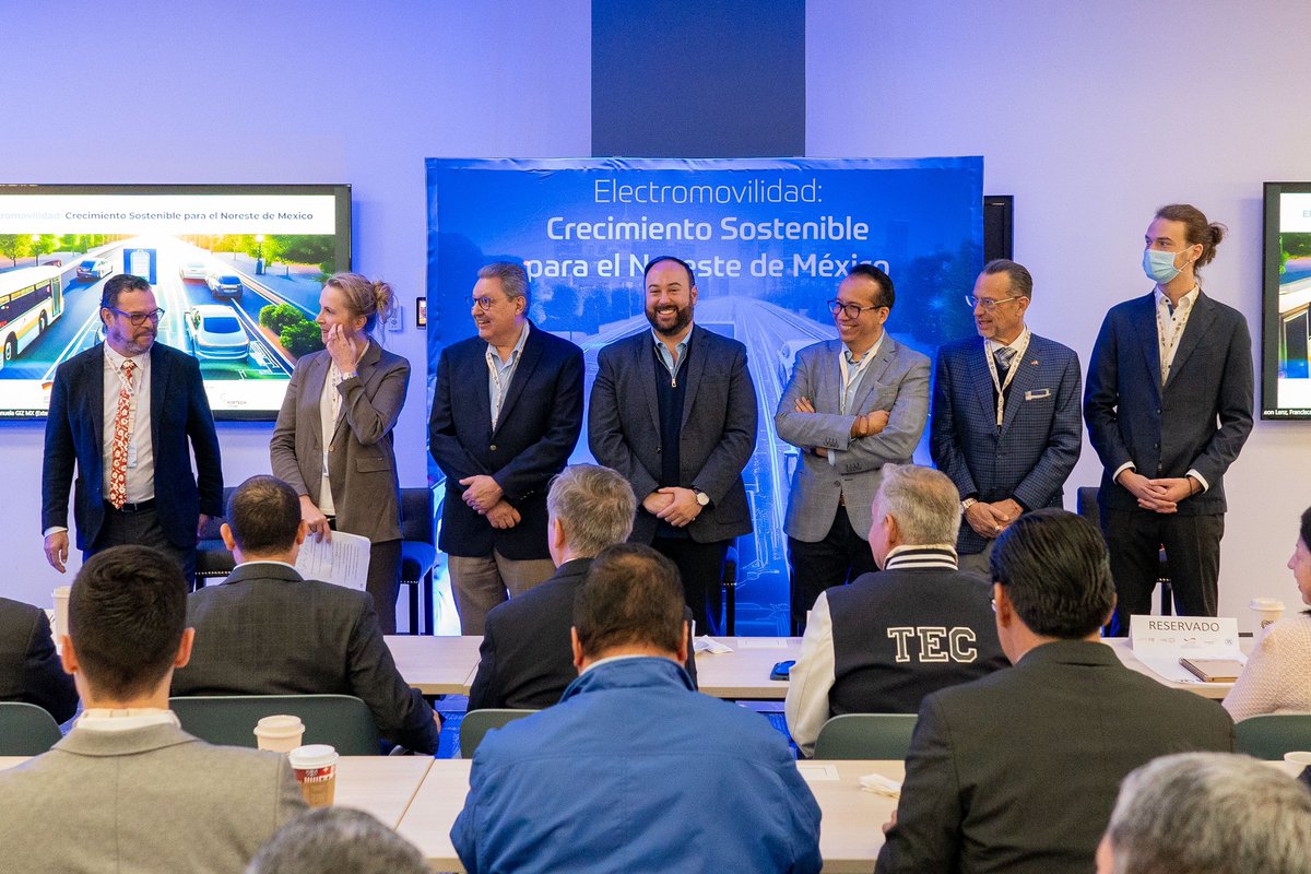 Economia_NL's tweet image. 🚗⚡️ Inaugura @eloo2, Encargado de despacho de la Secretaría de Economía, el panel “Electromovilidad: Crecimiento sostenible para el Noreste de México” organizado por @ZF_Group, #Fortech y la Cooperación Técnica Alemana en México, #GIZ.