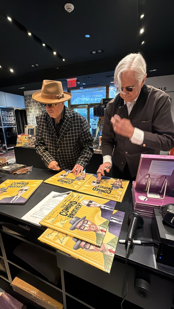Elvis Costello tweet media