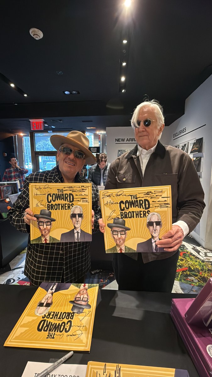 Elvis Costello tweet media
