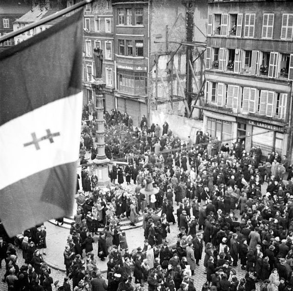 Flemme2Twit's tweet photo. « Metz a été martyrisé, torturé, déchiré. Mais pas une seule minute, Metz n’a renoncé à la France » le Général de Gaulle.

Le 22 novembre 1944, Metz était libéré de l’Occupation allemande. 

80 ans 🇫🇷 https://t.co/Hk0F7wbyPi