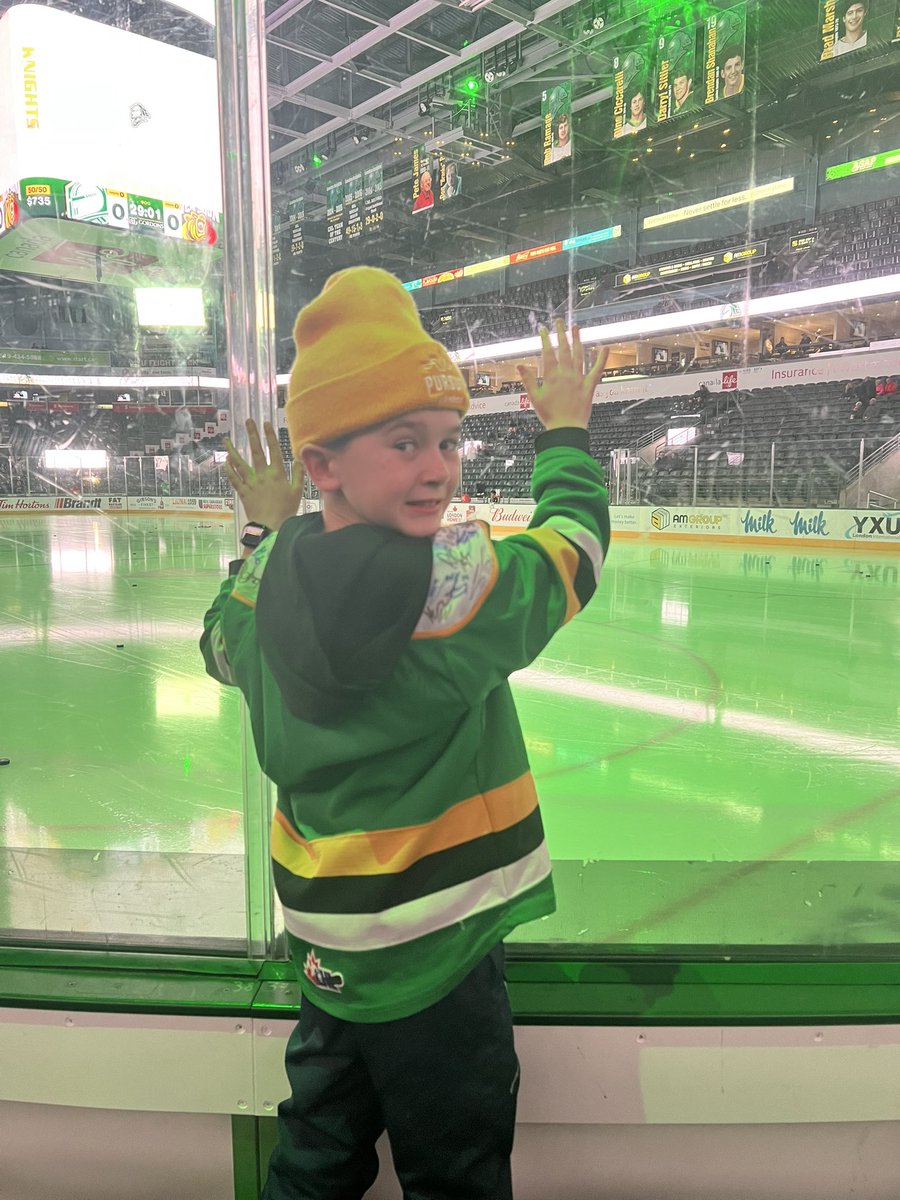 sneezyroo's tweet photo. A special night with my boy. Go @LondonKnights Go. @CoultersRx #snapshotgiveaway 
Section 111 Row B Seat 6 https://t.co/c61d9xEfMX