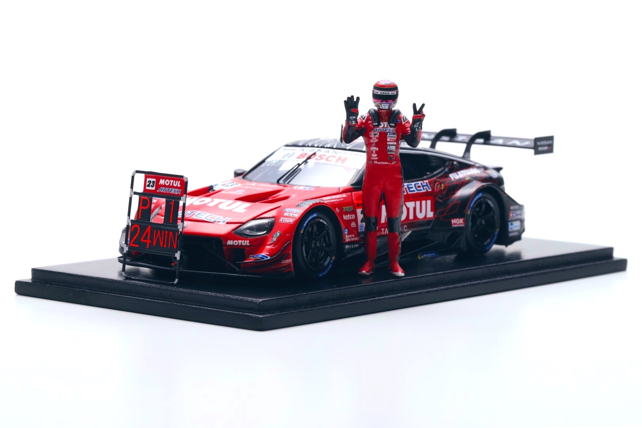 プロレーサーの松田次生選手の生サイン入り1/43スケールミニカー