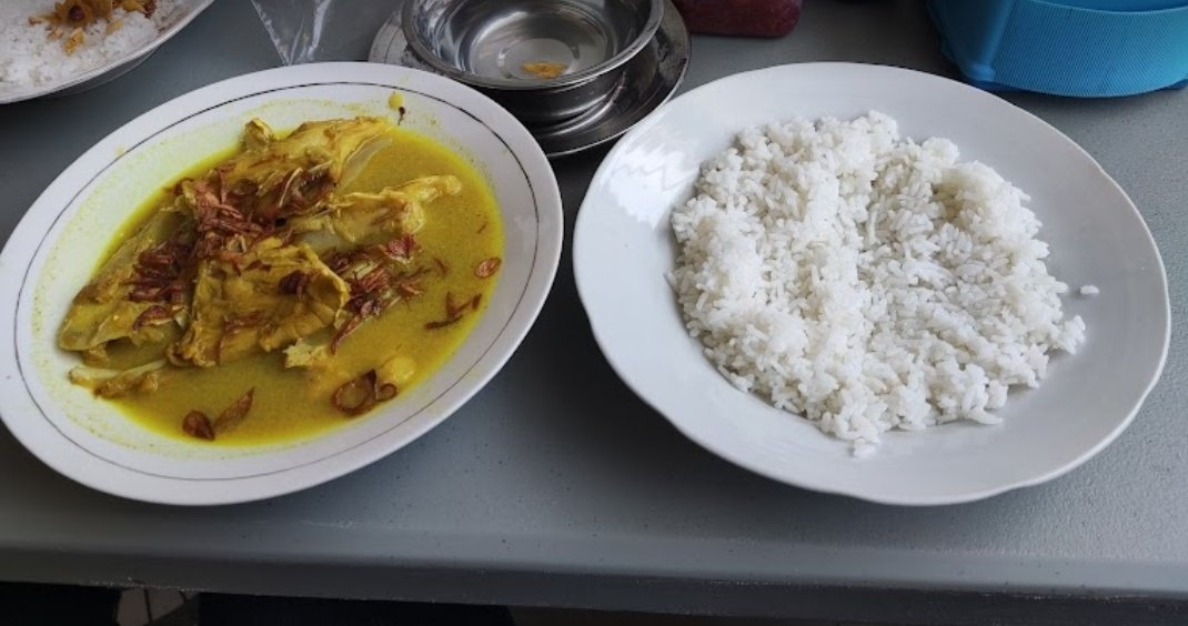 zikirjunapa's tweet photo. @ridwanhr Pak gub cobain singgah ke Warung Sop Kepala Ikan. Lokasinya di Kab. Gowa gak jauh dari perbatasan Kota Makassar, jalan masukmya sempit tapi tempatnya rapih,  kuahnya enak daging kepala ikannya besar.
 https://t.co/cVkNWwKknf https://t.co/bXAh17pcEJ