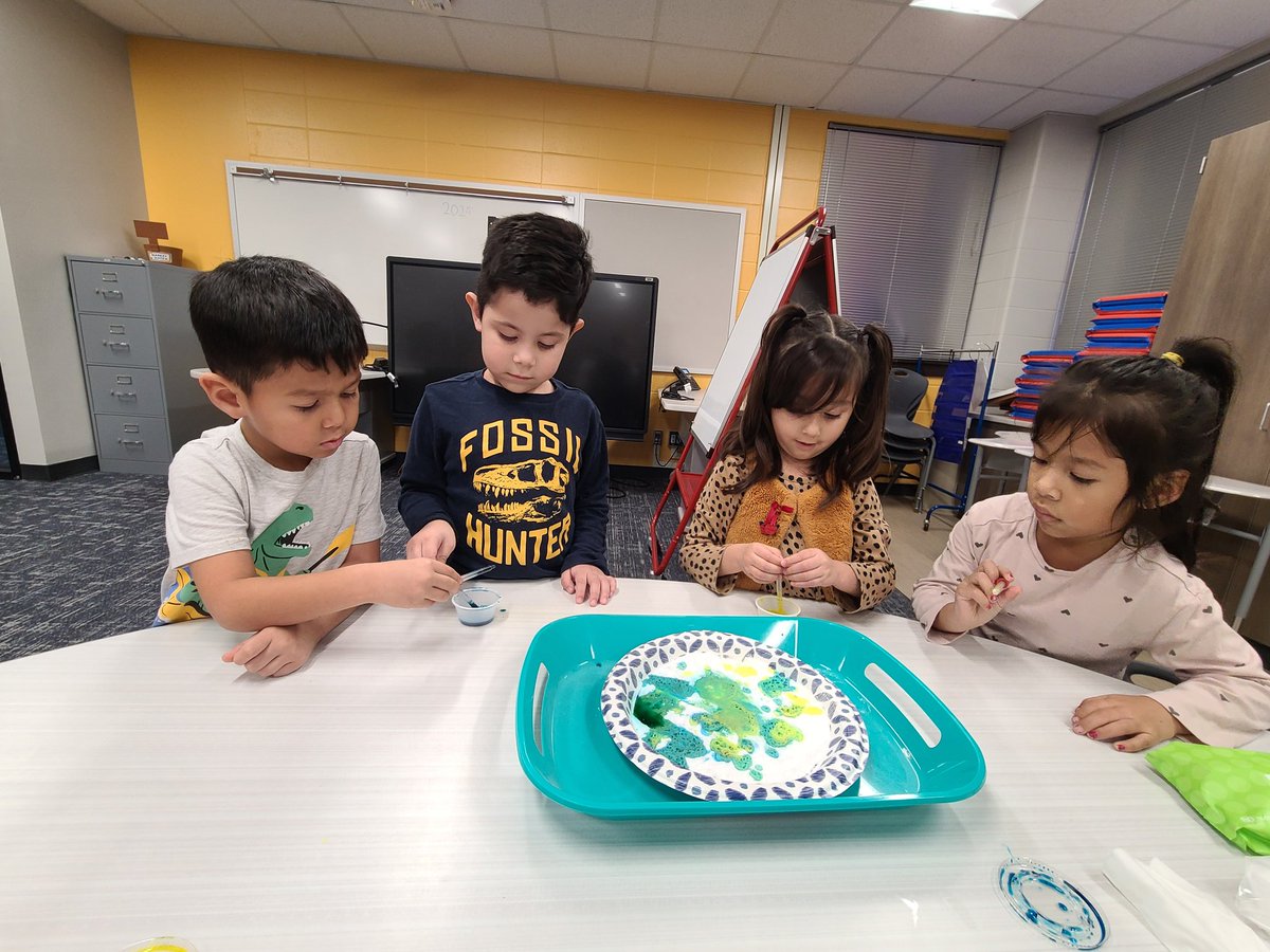 Mrs. Everett tweet media