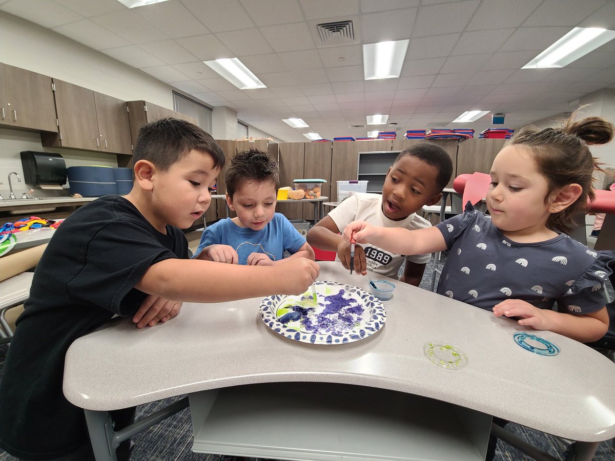 Mrs. Everett tweet media