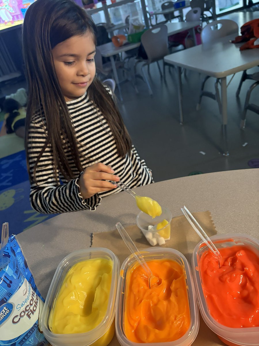 ACasanova_Edu's tweet photo. The best way to review the layers of Earth is to create  a layered Earth yummy treat!😋🌎 https://t.co/Hc8OGYqE0e