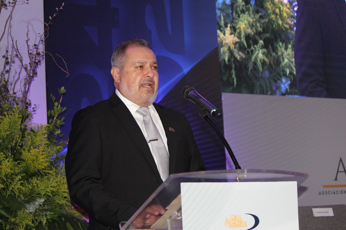 Felicitamos al Ing. Fernando Castro por su nuevo nombramiento como presidente de la <a href="/AIMPEDGO/">Maquinaria Pesada</a>. Además de reconocer a su equipo que en unidad, lograrán grandes beneficios para este sector.