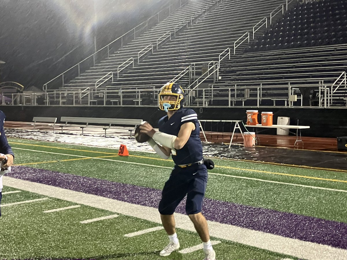 NHPreps's tweet photo. He’s baaaack.. @kirtlandFB QB Zjske LaVerde has been out since week six with a broken arm. He’s back for tonight’s game against @DHSBulldogsFB https://t.co/uZHOCivM0R