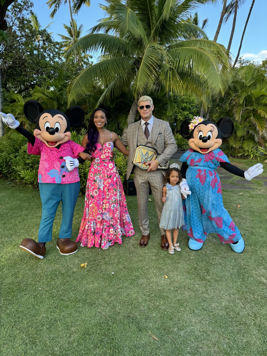 Exciting week of firsts for this little one. First trip to Hawaii, first movie premiere and first red carpet! We loved #Moana2 !! All the Disney goodness one could hope for. What an amazing time for the whole family ❤️🌺