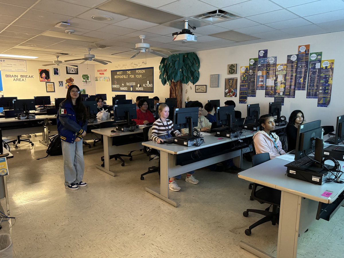 Thank you to all our members that came to our meeting, and for ones who took part in donating socks and making All the 96.3“ letters to troop” cards. You guys are really making a difference to someone’s life. Keep up the good work! #DECA#donate#happyholidays