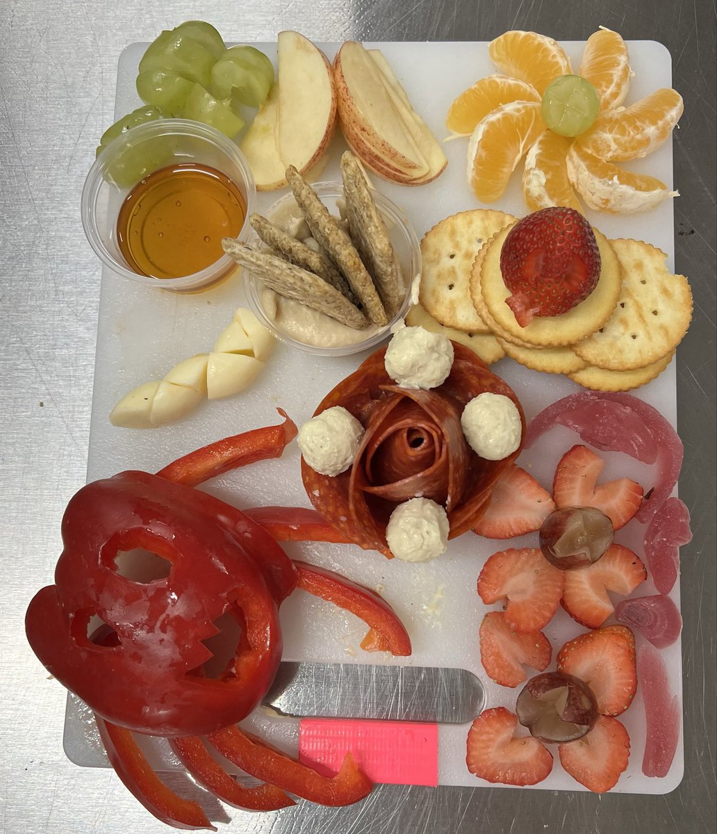 Cen10titans's tweet image. Mrs. Jone’s Food Science class made charcuterie boards this week!!

#TitansLearn #TitanNation #Cen10Titans