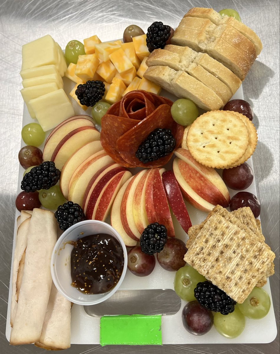 Cen10titans's tweet image. Mrs. Jone’s Food Science class made charcuterie boards this week!!

#TitansLearn #TitanNation #Cen10Titans