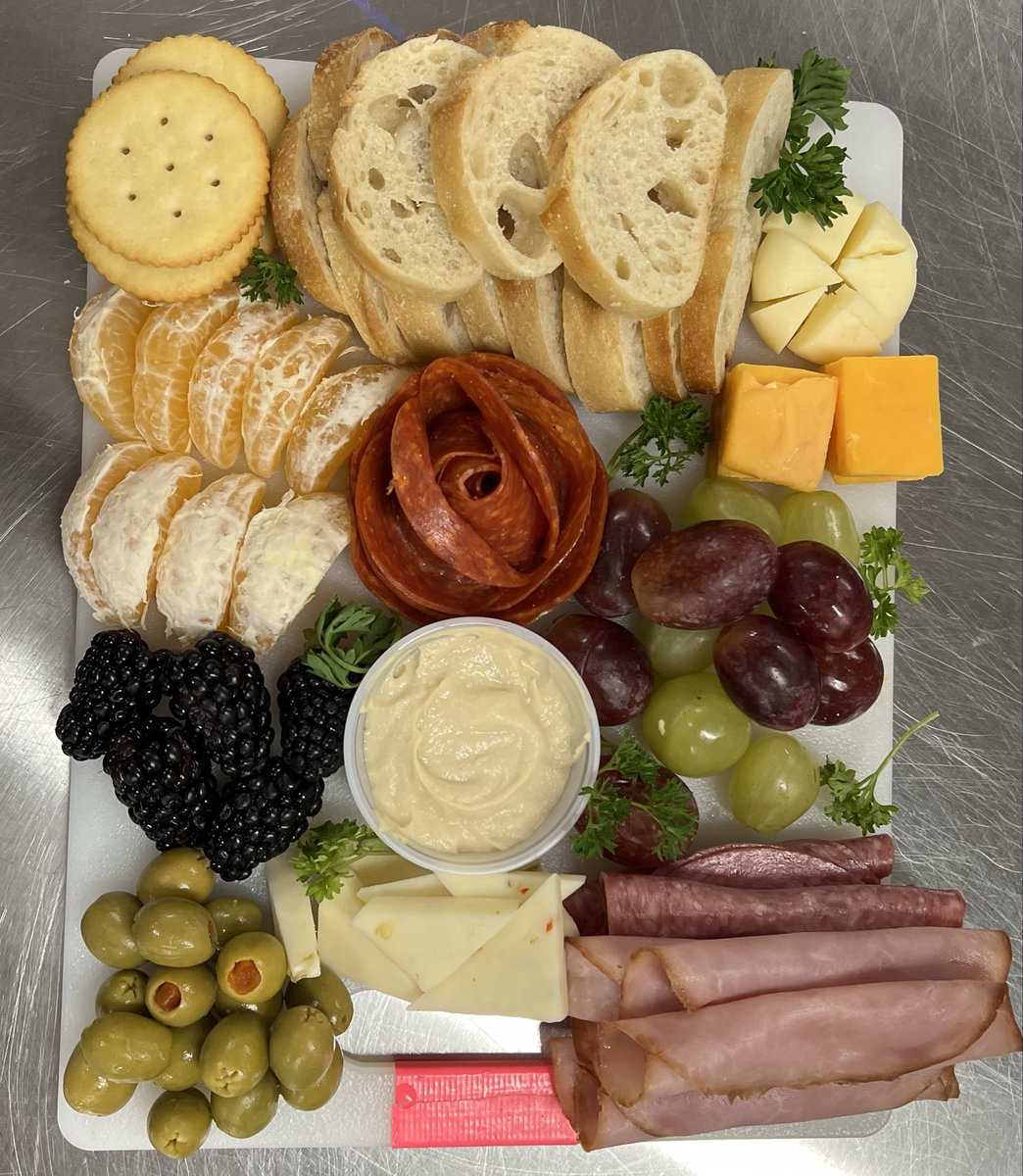 Cen10titans's tweet image. Mrs. Jone’s Food Science class made charcuterie boards this week!!

#TitansLearn #TitanNation #Cen10Titans
