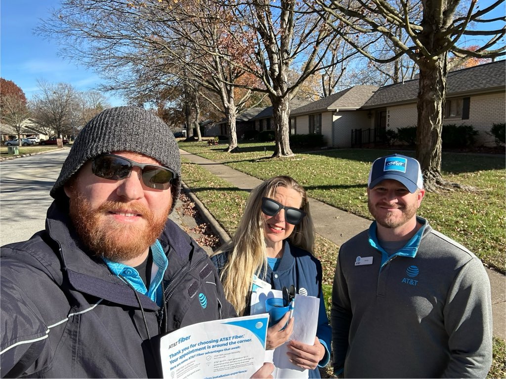 It was a beautiful day in the neighborhood with Springfield IHX &amp; ATTR today! 📱➕🛜 ➕📺
#WinningAsOne #ATTfiber #converged #MPHH #KAMO #winMOORE <a href="/Don_VanHise/">Don Van Hise</a> <a href="/KattiaS_Ramirez/">Kattia S. Ramirez</a> <a href="/WesleyKyleNeal/">Wesley Kyle Neal 🌵</a> <a href="/theJoshRHarris/">Josh Harris</a> <a href="/AlyssaMoore_12/">Alyssa Moore</a> <a href="/KAMOkonnects/">𝐾𝐴𝑀𝑂</a>