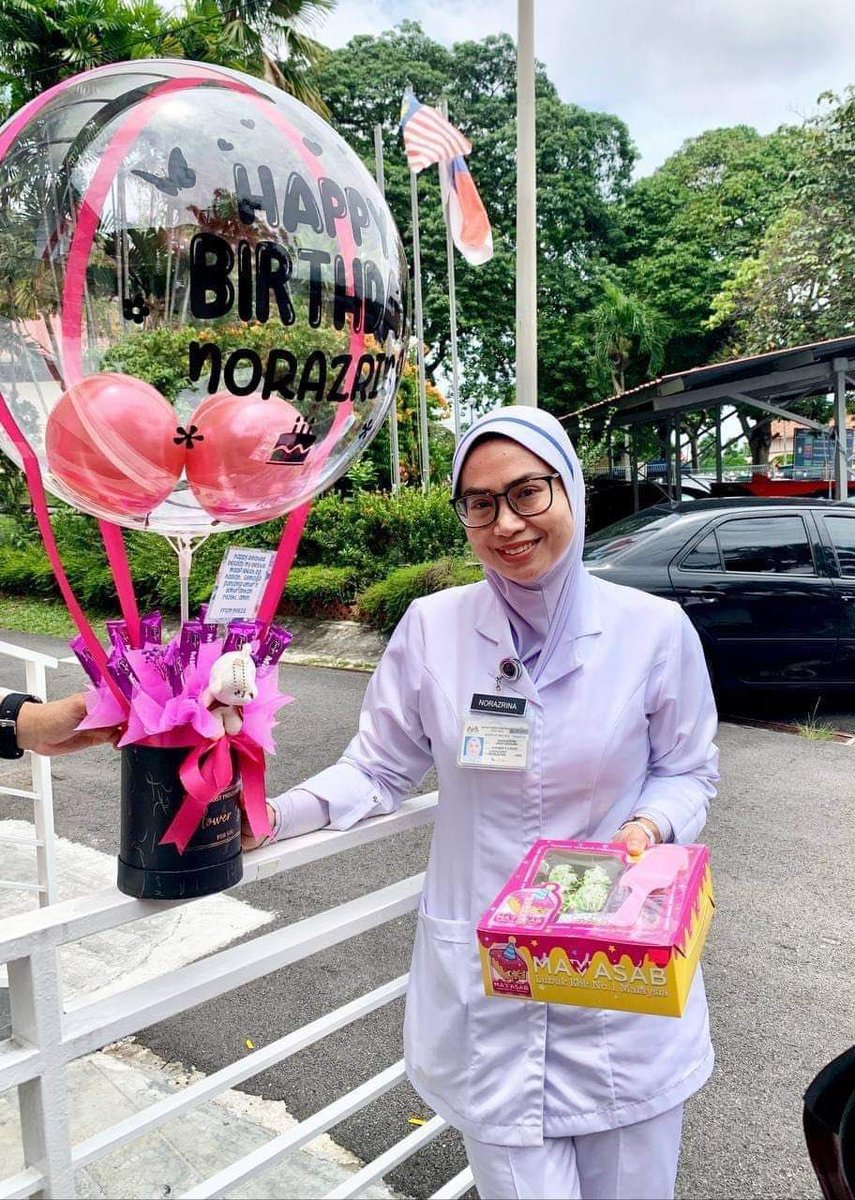 SharingisC49913's tweet photo. Bayangkan ... kalau seseorang yg special utk u, terima bouquet cantik ni? berbunga bungaaaa hati kan 🥰🥰🥰

#surprisedeliverySatuMalaysia https://t.co/yZCKF94Jc2