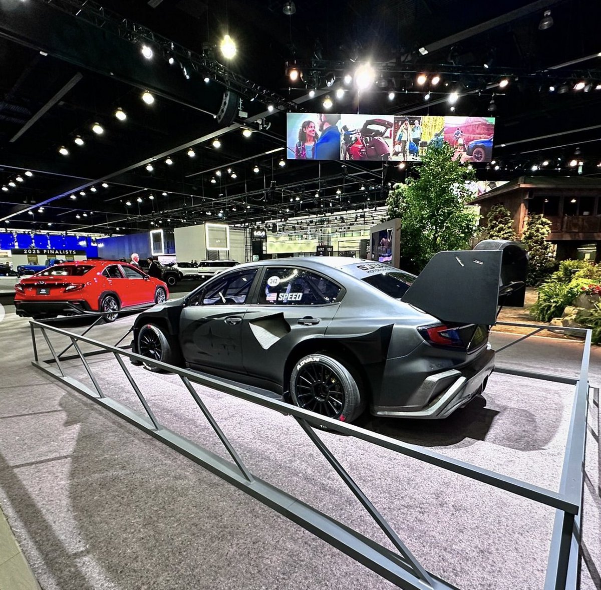 downtown_la's tweet photo. The Los Angeles Auto Show (@laautoshow) starts today at the Los Angeles @ConventionLA and continues through December 1st. 

Get your tickets to see the lowriders, exotics, concept cars, new models and some very unique guests. https://t.co/0lfp0uSxxH https://t.co/8twmYbvwq6