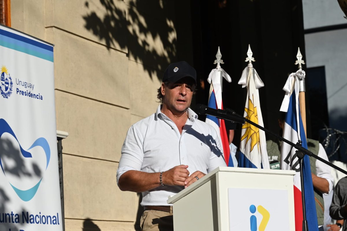 ASSEcomunica's tweet photo. Con la participación del Presidente @LuisLacallePou quedó inaugurado #hoy el Centro Residencial de #Durazno, un servicio de atención de alta especialización para personas con uso problemático de drogas.
👉Es una co-gestión entre la @JNDUruguay , #ASSE y la @IDDurazno 
🧵👇 https://t.co/lCBMtJhFT1