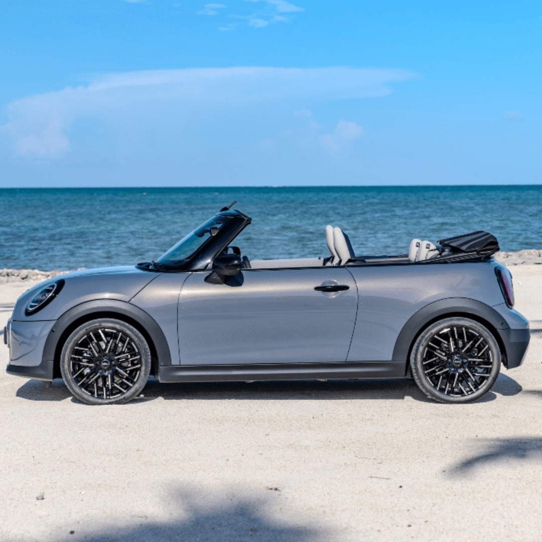 revistaalianza's tweet image. #PorSiTeLoPerdiste🌞¡Descubre el nuevo MINI Cooper Convertible! 

Con su techo plegable que se abre en solo 18 segundos, busca dar la sensación de libertad sobre un clásico.🚗   

#TeamAutomotriz | @MINImexico | #MINIConvertible | #DrivingFreedom