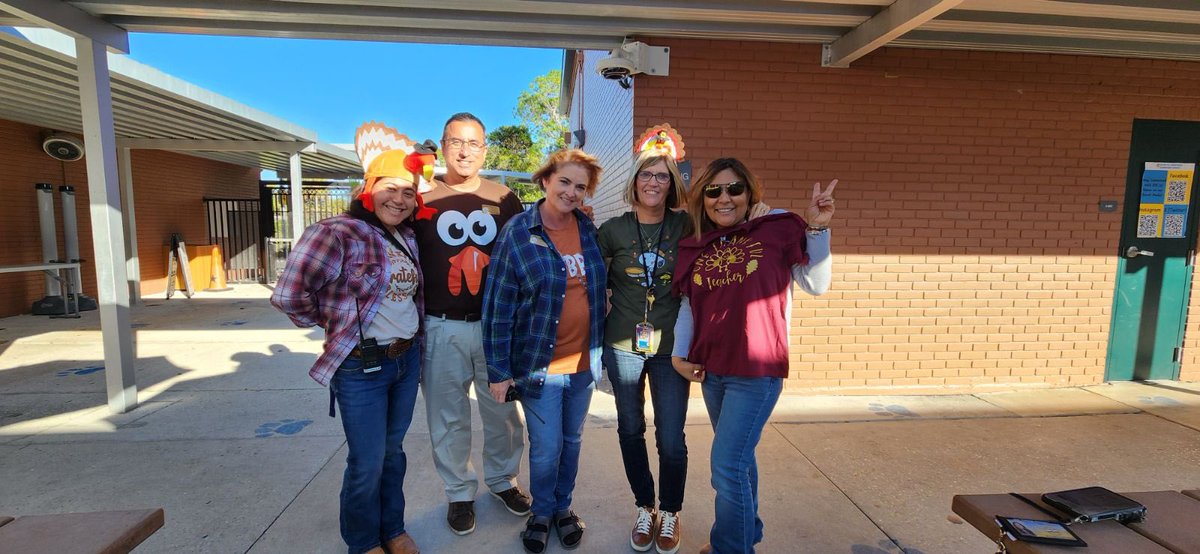 Day 5 of #undergroundspiritweek was obviously wear turkeys and plaid day!