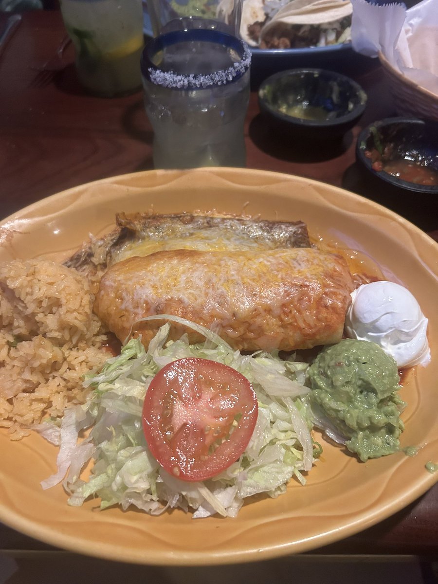 sam_b_3's tweet photo. I’m so fortunate to live near the best Mexican spot in America https://t.co/X685nby5EY