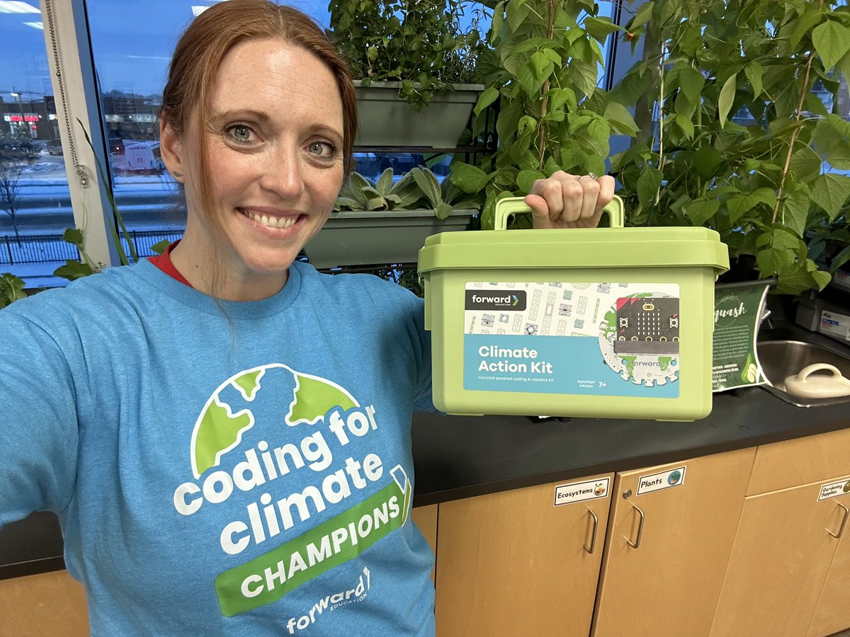 MmeAmandaGreen's tweet image. Anyone else ready to be a #climatechampion and use computational thinking to solve some real-world problems?  Like how will my plants survive the holidays?  I got you! @Forward__EDU @microbit_edu #coding4Climate