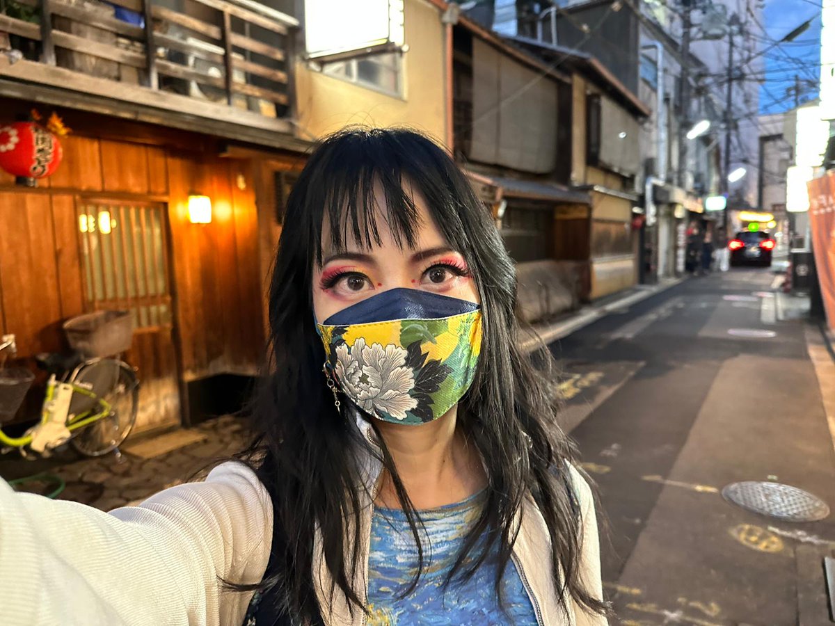 I think there continues to be a lot of reasons to do it other than just infection control, like dealing with roadside pollution / smoke or just taking a break from dry air in cold weather.
