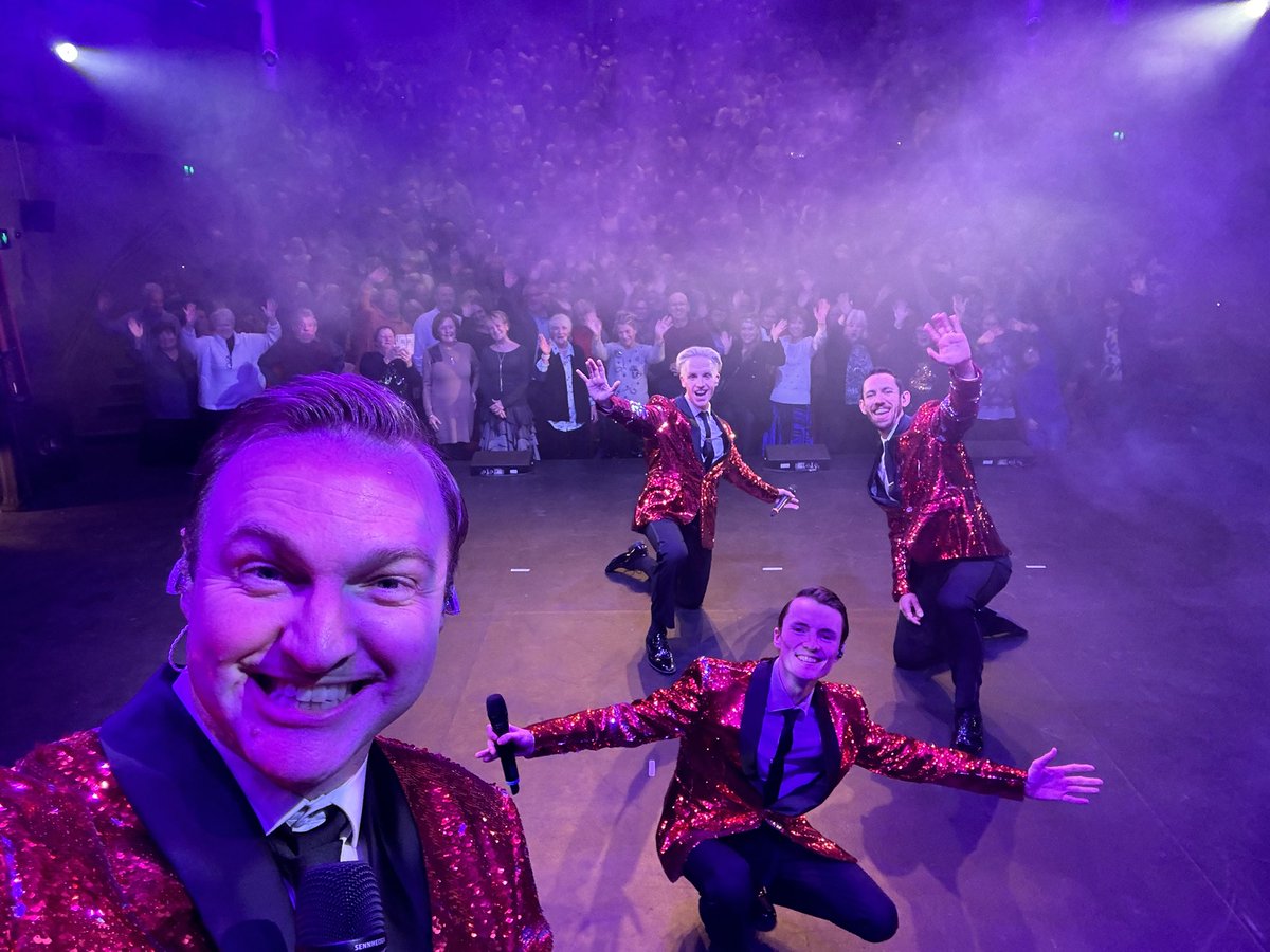 Thank you Southport! 
📸
 A great night <a href="/AtkinsonThe/">The Atkinson, Southport</a> theatre with a little festive flare thrown in.

<a href="/RHYLPAVILION/">Rhyl Pavilion Theatre</a>  tomorrow night!