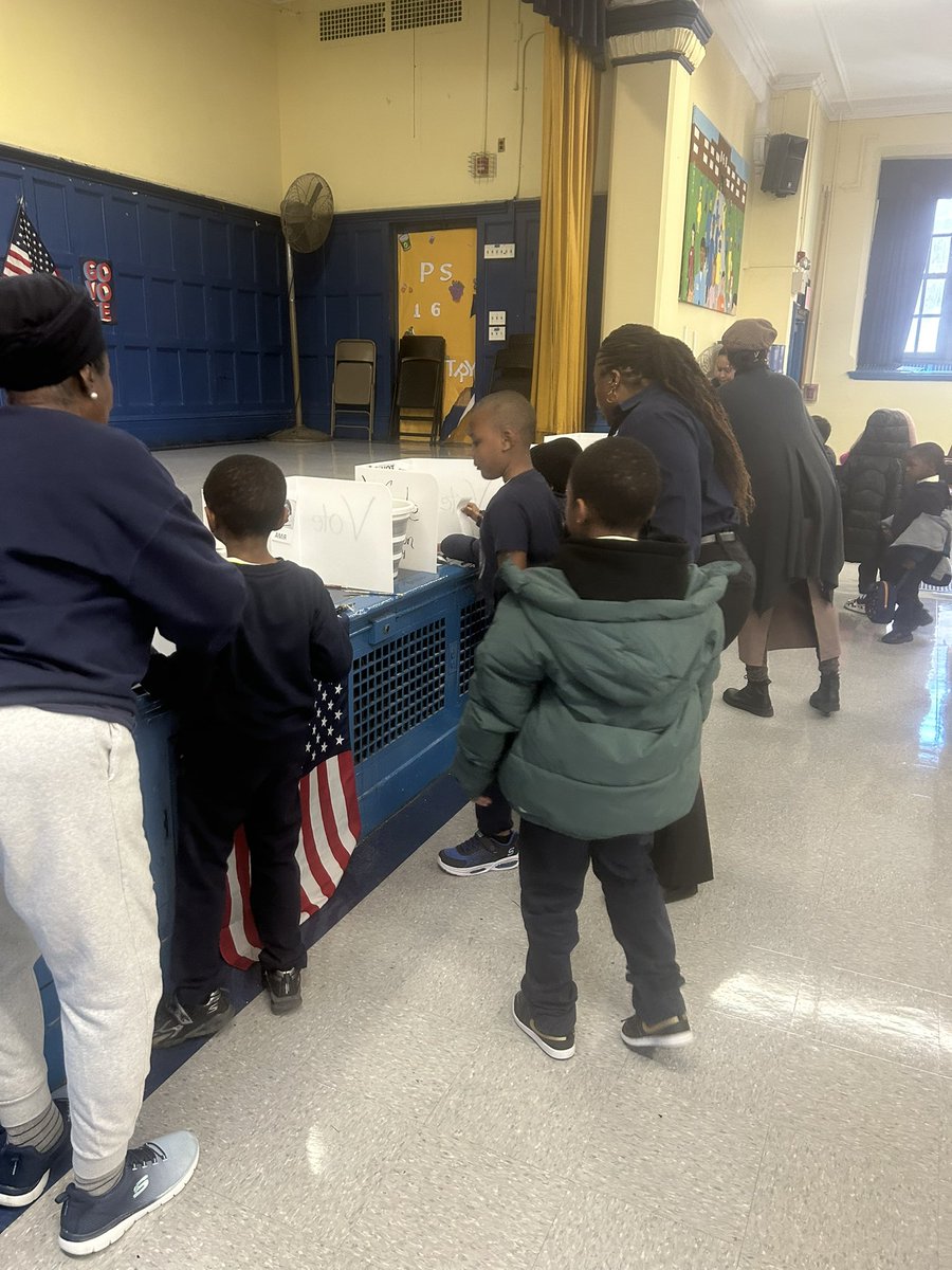 PS161 THE CROWN tweet media